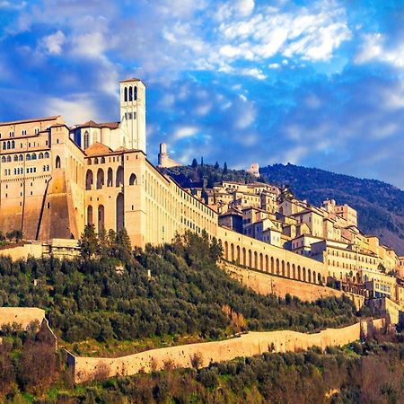 Suite Comunicanti, Tra Antico E Moderno 阿西西 外观 照片